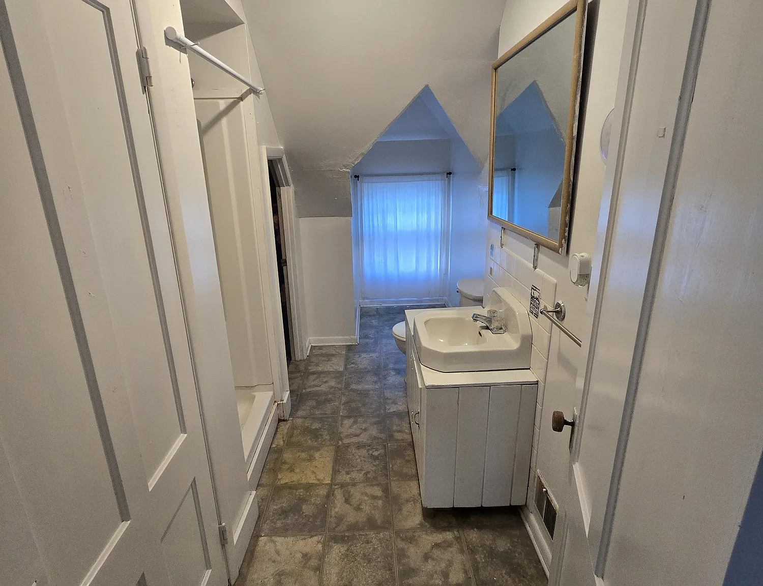 3 bed, 2000 sqft, $3,300 — Photo 4