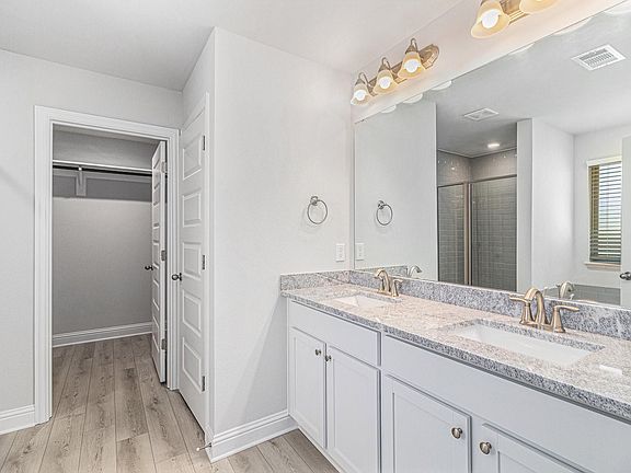 3rd image of 8 Gemstone Ct