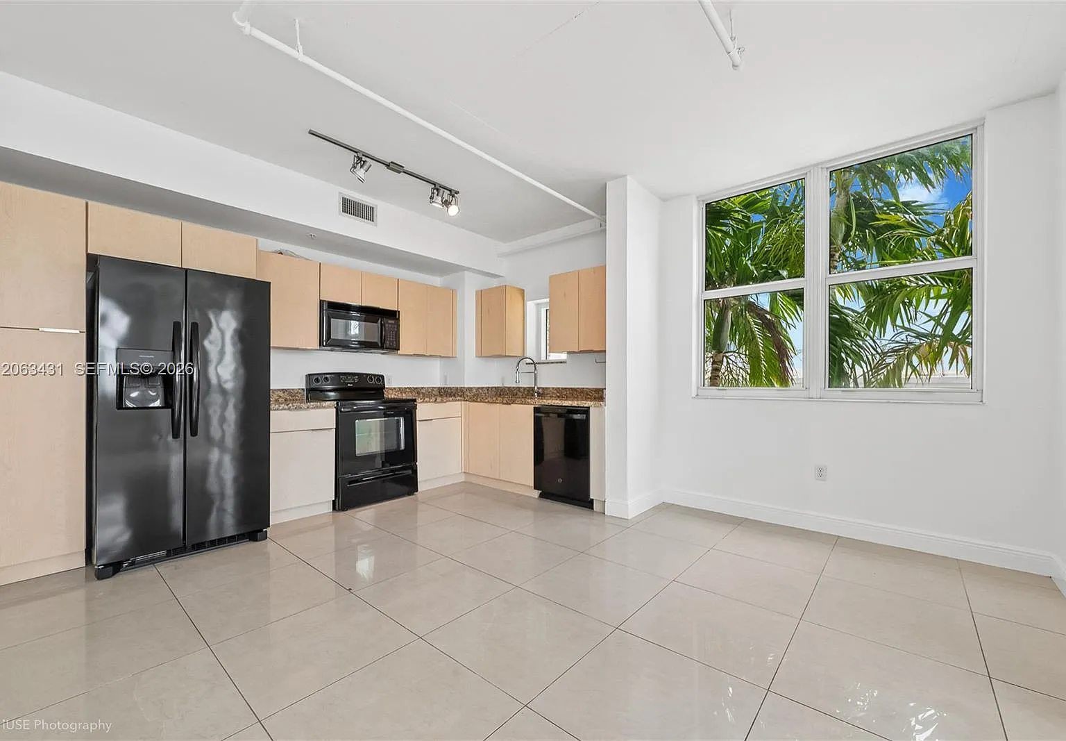 Midtown Lofts Condo — Photo 4