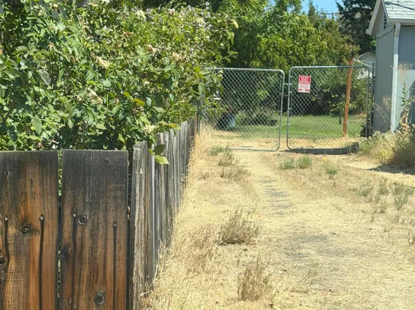 Lawnridge St, Medford, OR 97504