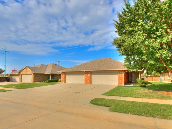 2400 Kyle Robert Ln, Moore, OK 73160