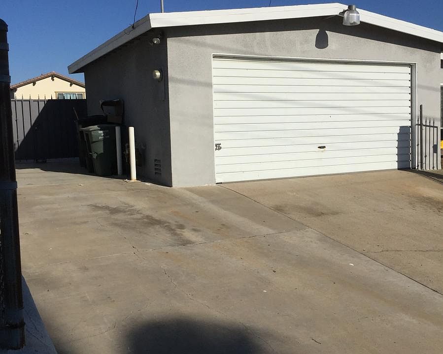 2nd image of 1193 Melrose Ave