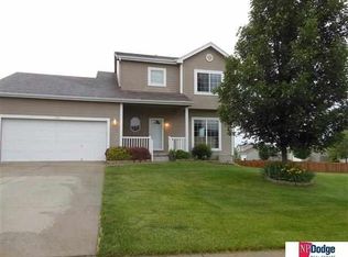 1709 Ridgeview Dr, Papillion, NE 68046