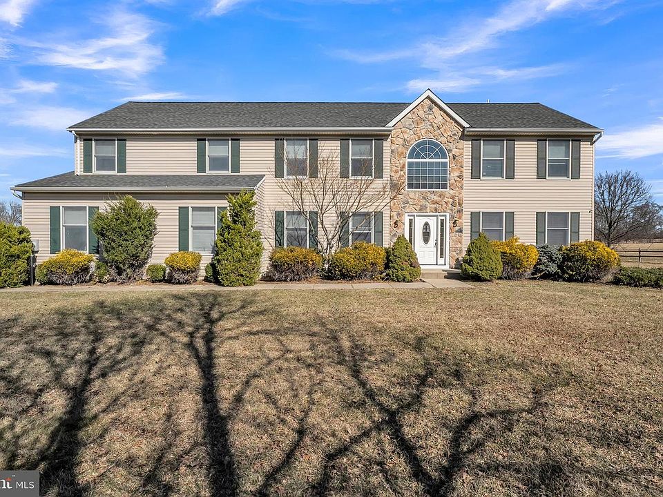 1st image of 109 Saddle Ct