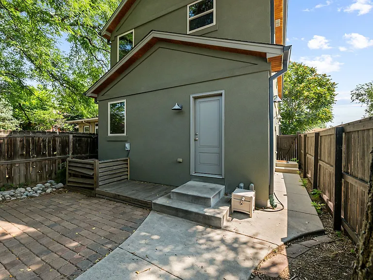1275 S Clayton St — Photo 37