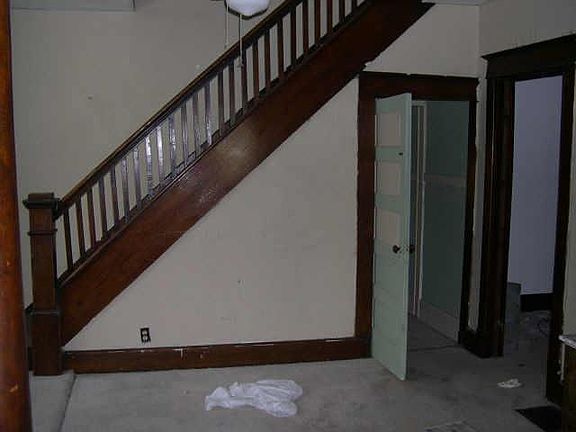 5th image of 1040 N Winfield Ave