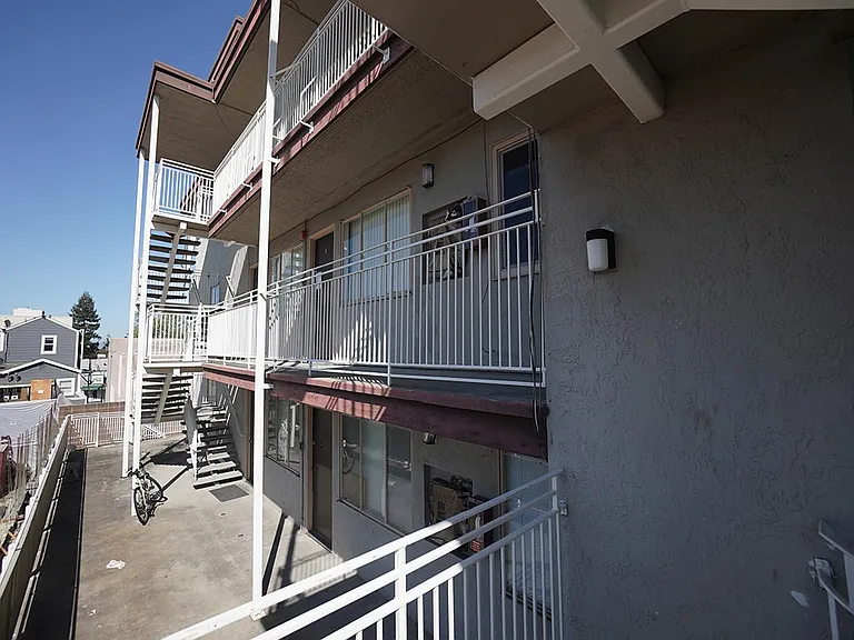 2540 Regent St — Photo 2