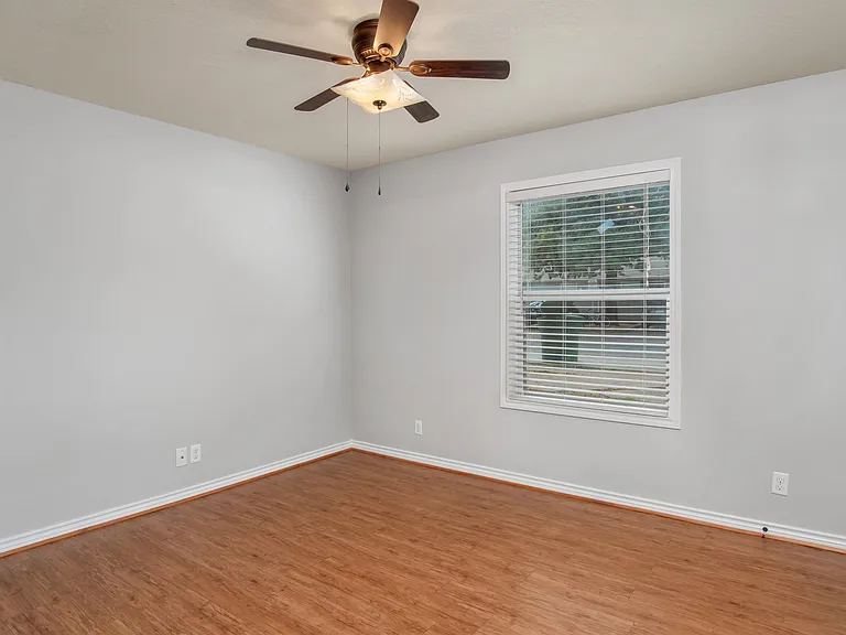 503 Foch St — Photo 3