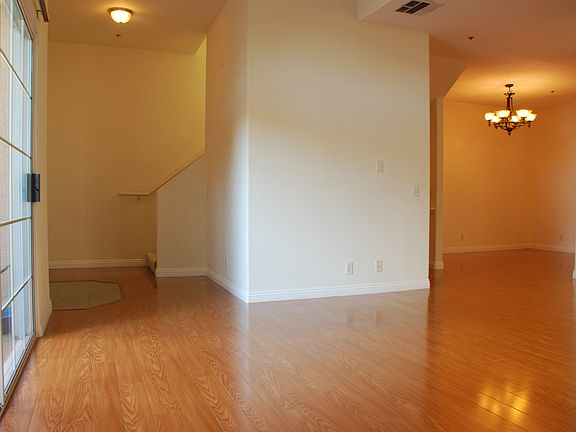 4th image of 1141 Fairview Ave