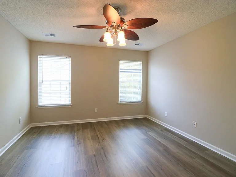 220 Loskin Ln — Photo 35