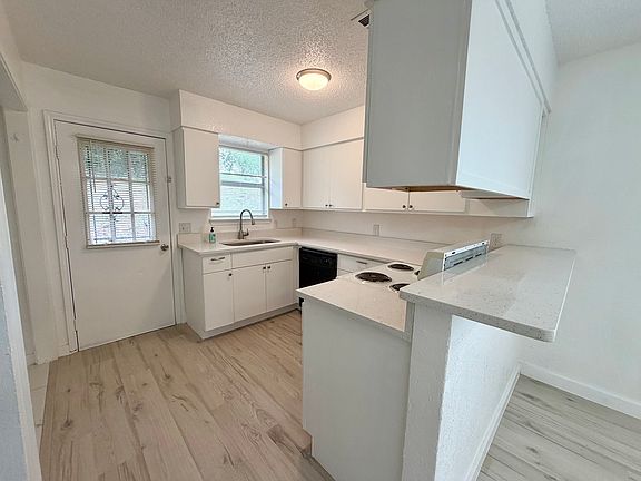 3rd image of 2600 NW 21st St APT B