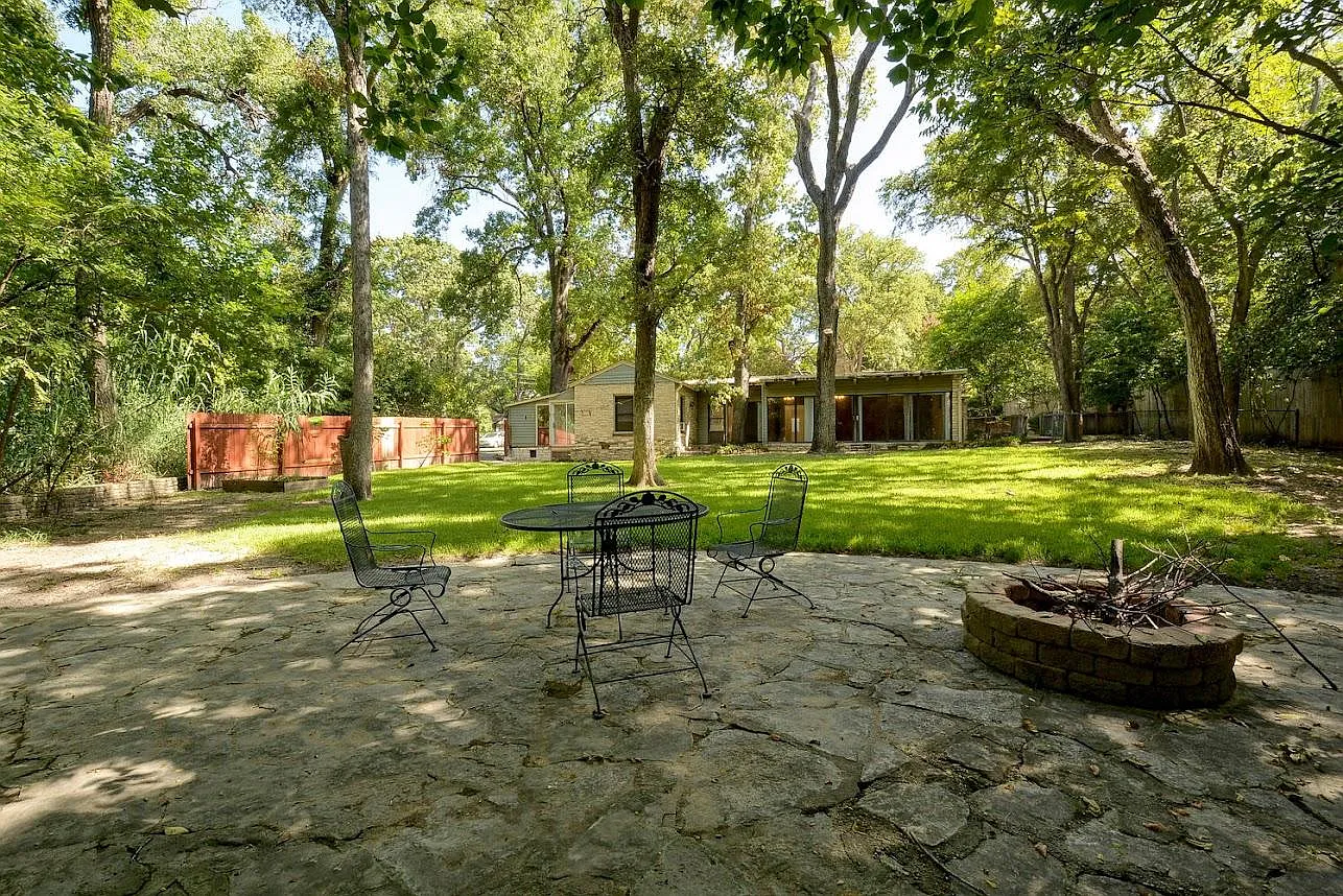 6 bed, 2400 sqft, $4,995 — Photo 3
