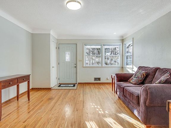 3rd image of 65 Amelia Ave