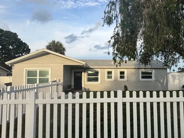 7441 Oak St NE, Saint Petersburg, FL 33702