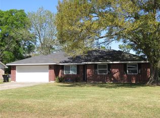 501 Lazy Ln, Anahuac, TX 77514