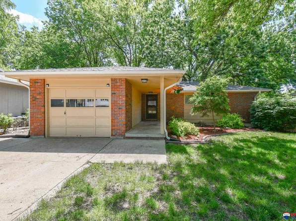 7801 Hickory Ln, Lincoln, NE 68510