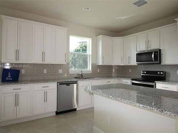 4th image of 3917 Mahogany Ln #0