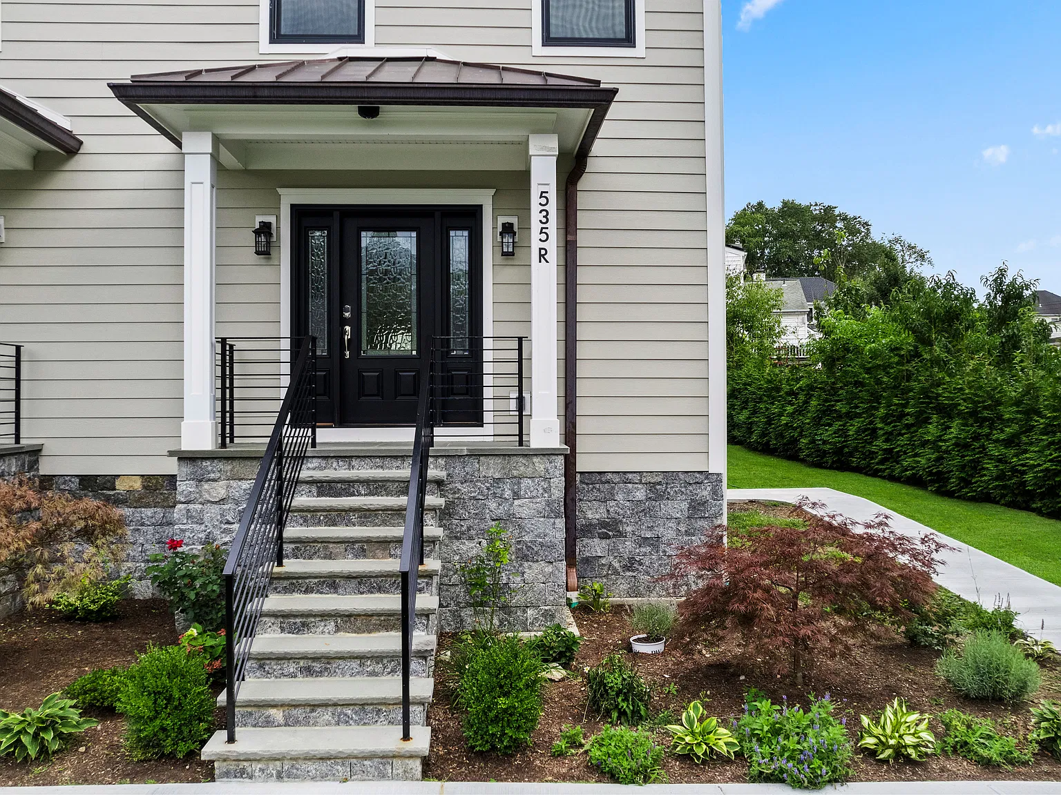 3 bed, 3.5 bath, 2550 sqft, $7,200 — Photo 2