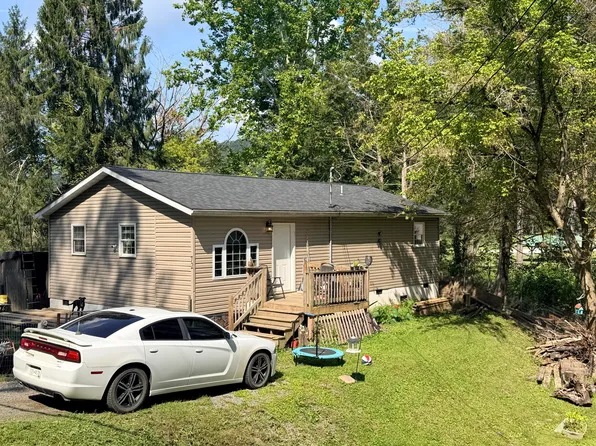 72 Riverside Dr, Richwood, WV 26261