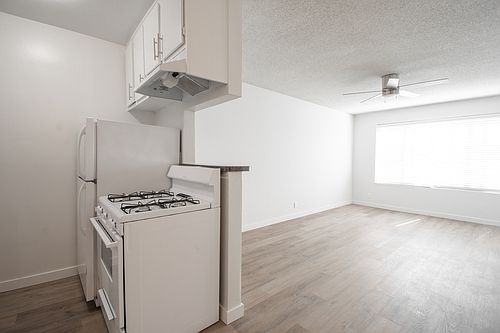 3rd image of 3747 S Sepulveda Blvd APT 33
