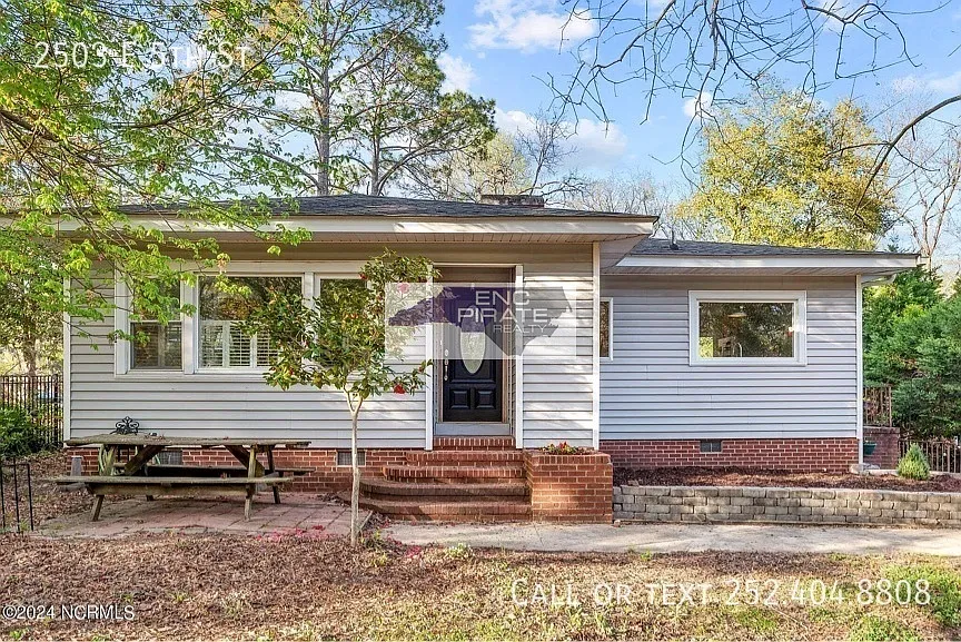 3 bed, $2,400 — Photo 3