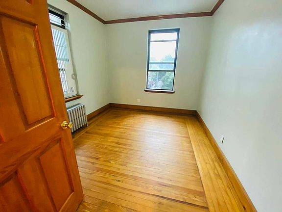 4th image of 11-55 45th Ave #5A