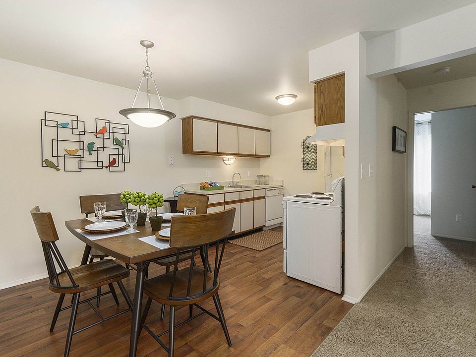 Spacious Kitchen and Dining rooms at Eastwood Village Apartments in Clinton Township, MI