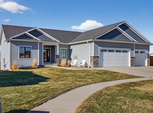 325 Hawthorne Cir, Gilbert, IA 50105