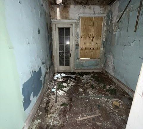 4th image of 160 Brighton Ave