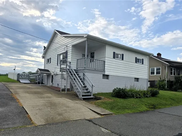 206 Meadowview Dr, Latrobe, PA 15650
