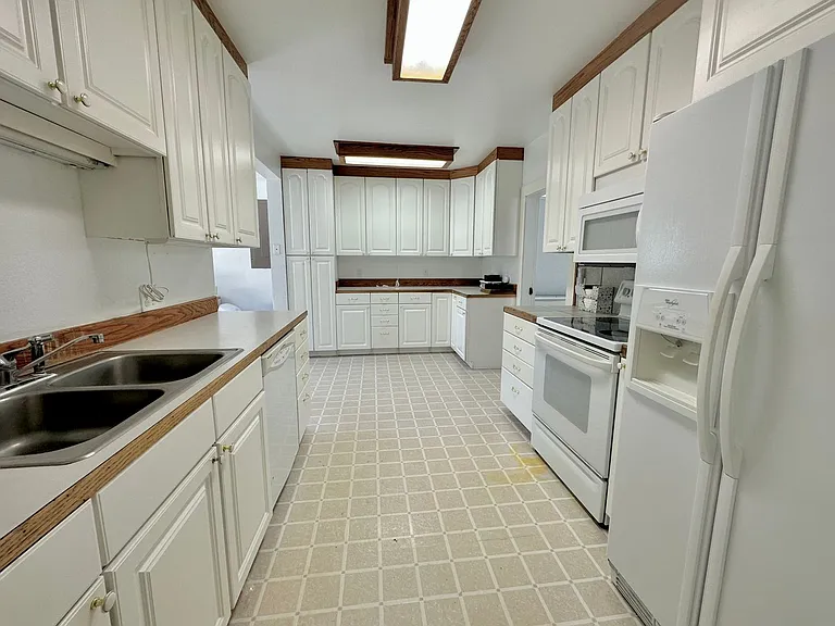 304 S Anderson St — Photo 44