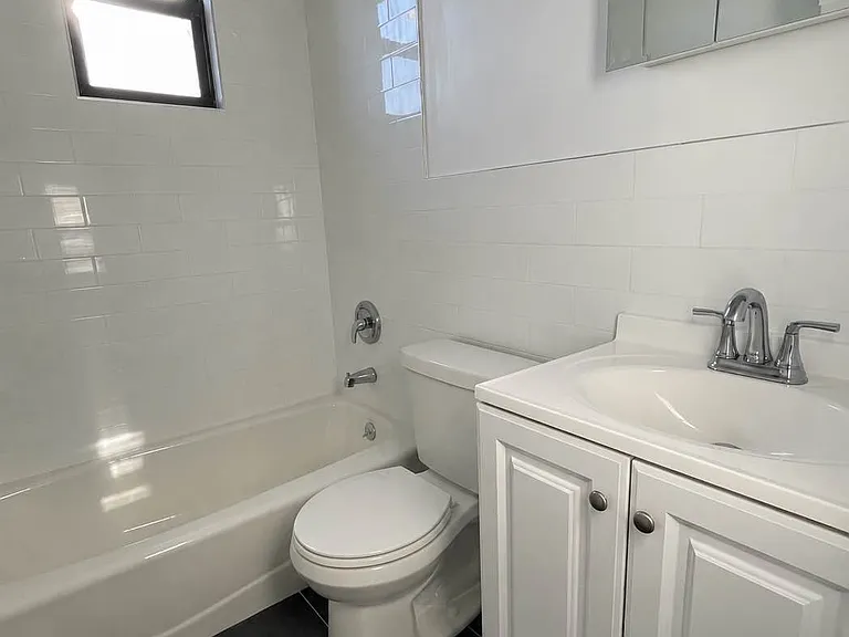 142 1st Ave #2R — Photo 4