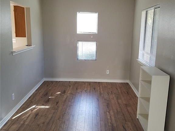 2nd image of 235 Mooring Cir APT B