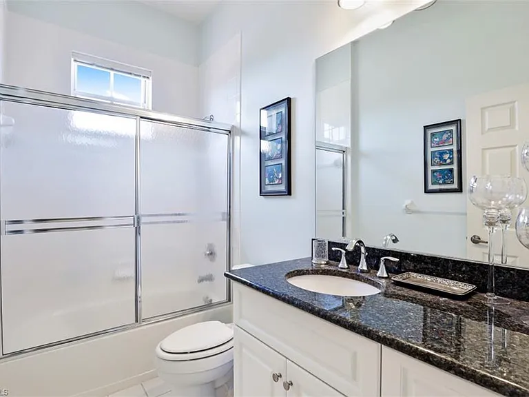 600 L Ambiance Cir #6 — Photo 11