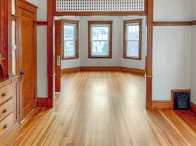 8 Wyvern St, Boston, MA