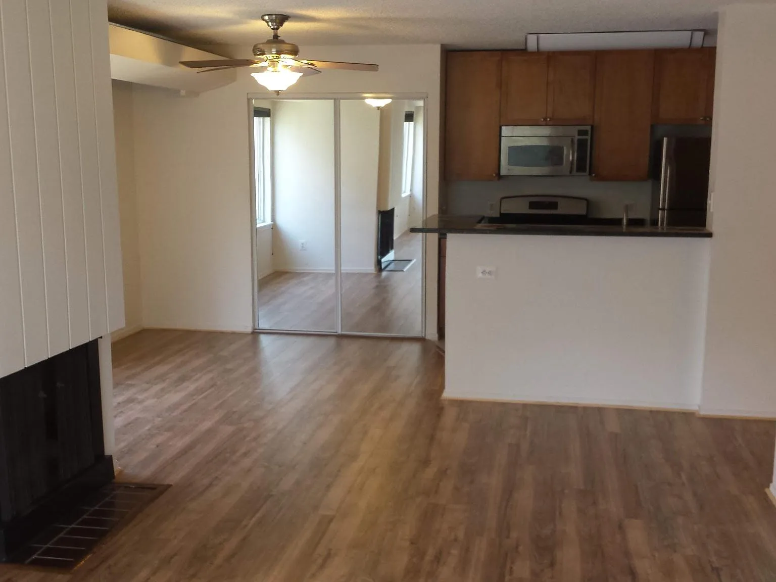 1 bed, 843 sqft, $2,290 — Photo 3