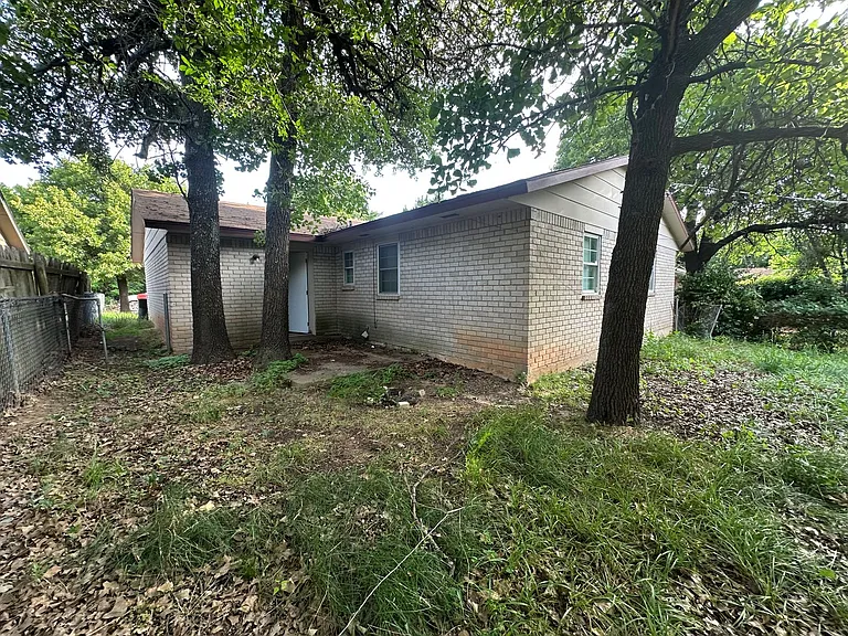 537 Franklin St — Photo 28
