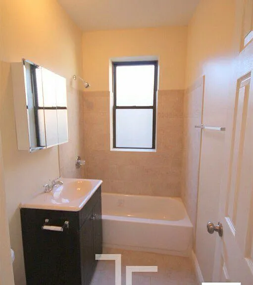 1444 W Byron St #3 — Photo 6