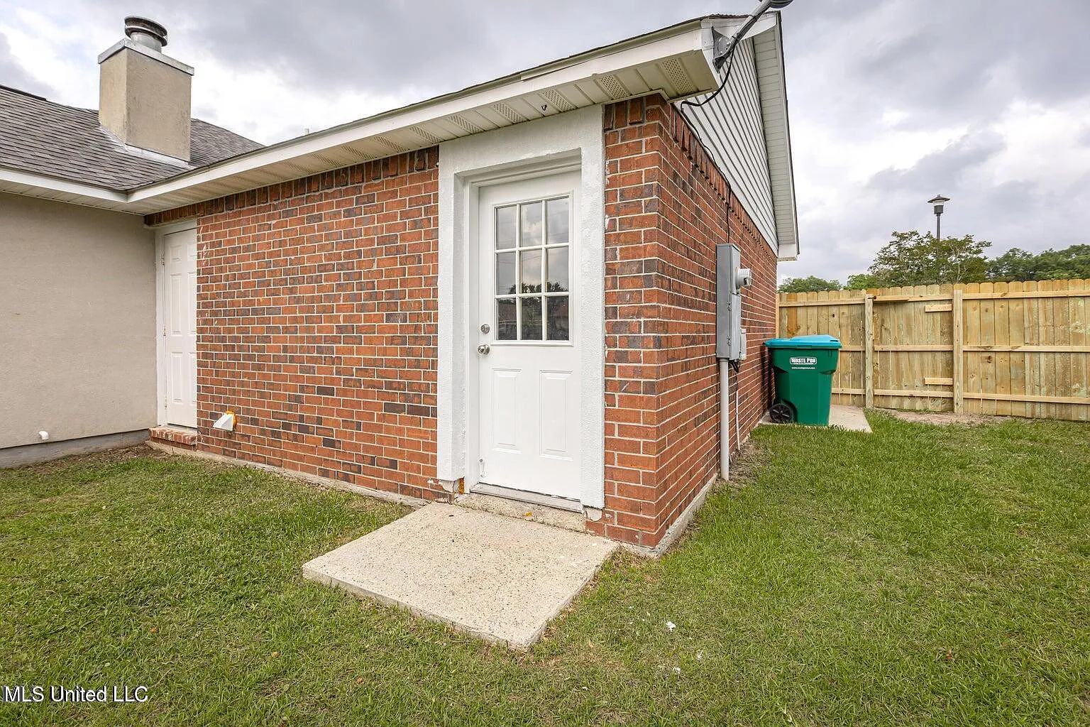 3 bed, 2.0 bath, 1495 sqft, $1,900 — Photo 4