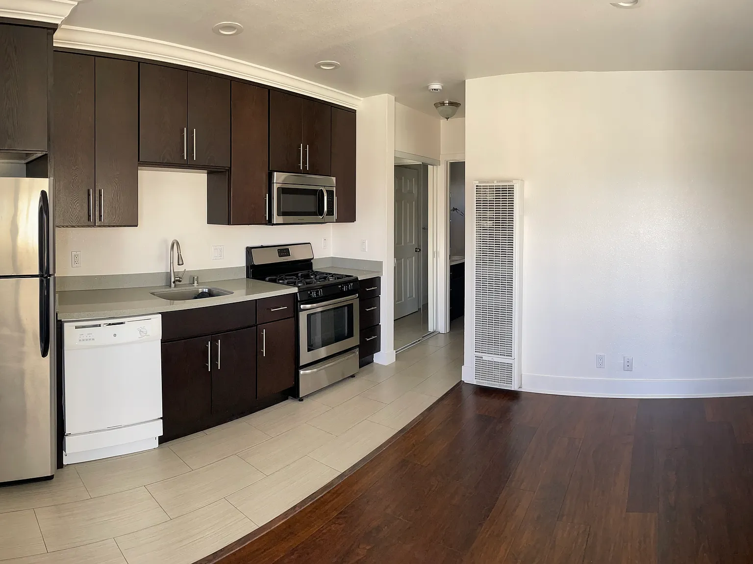 1 bed, 400 sqft, $2,500 — Photo 2