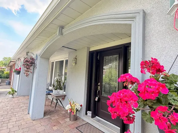 117 Romfield Circuit, Markham, ON L3T 3H7