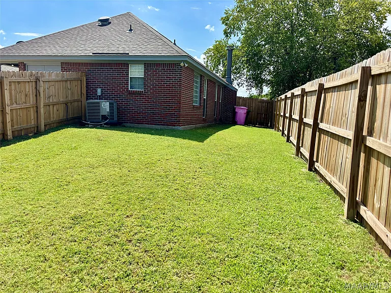 1315 Cameron Ct — Photo 11