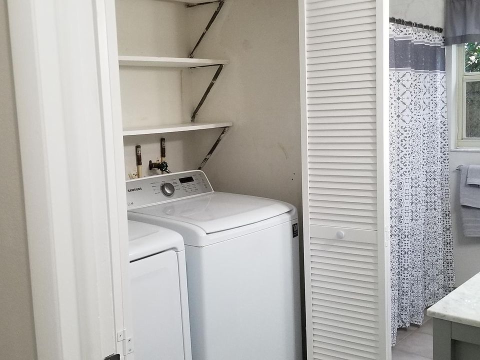 washer & dryer in bathroom