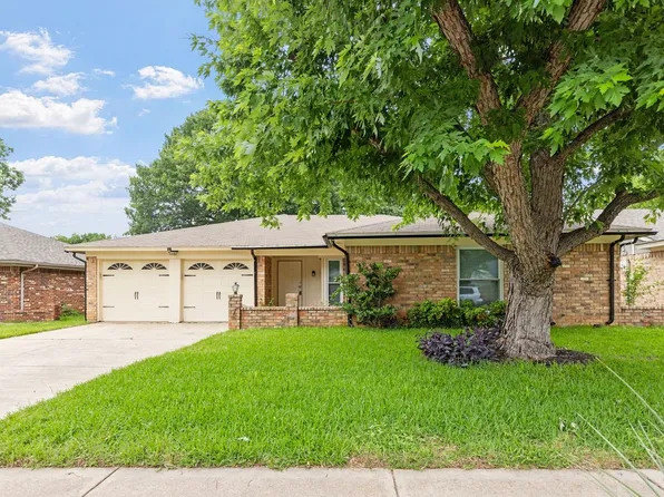 1425 Bryan Dr, Bedford, TX 76022