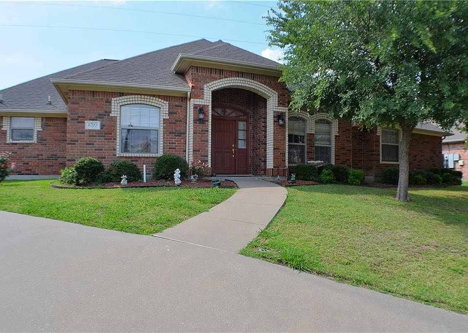 1st image of 1705 Saint James Pl