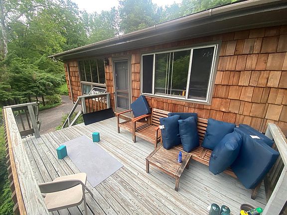 4th image of 8 White Tail Dr