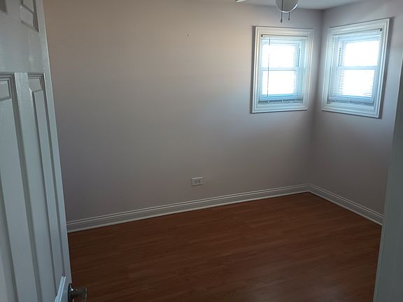 5th image of 6920 W 109th St Unit 1B