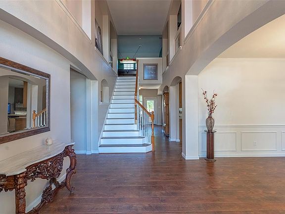 2nd image of 5901 Chatham Ln