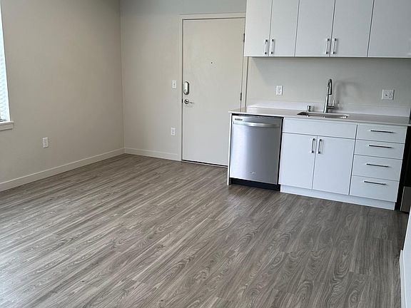 2nd image of 1016 Yakima Ave #5