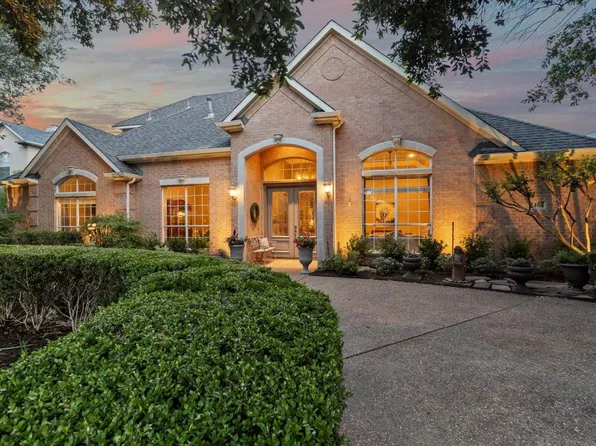 2404 Clearspring Dr S, Irving, TX 75063